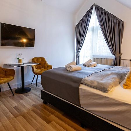 Balatonalmádi Hotel Clariss מראה חיצוני תמונה