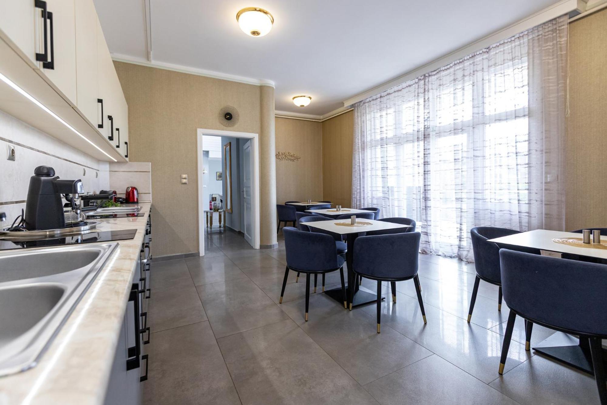 Balatonalmádi Hotel Clariss מראה חיצוני תמונה