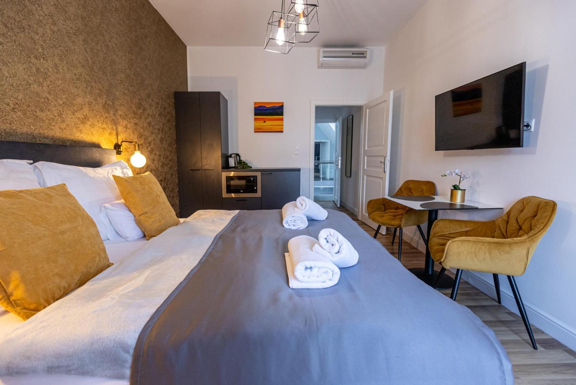 Balatonalmádi Hotel Clariss מראה חיצוני תמונה