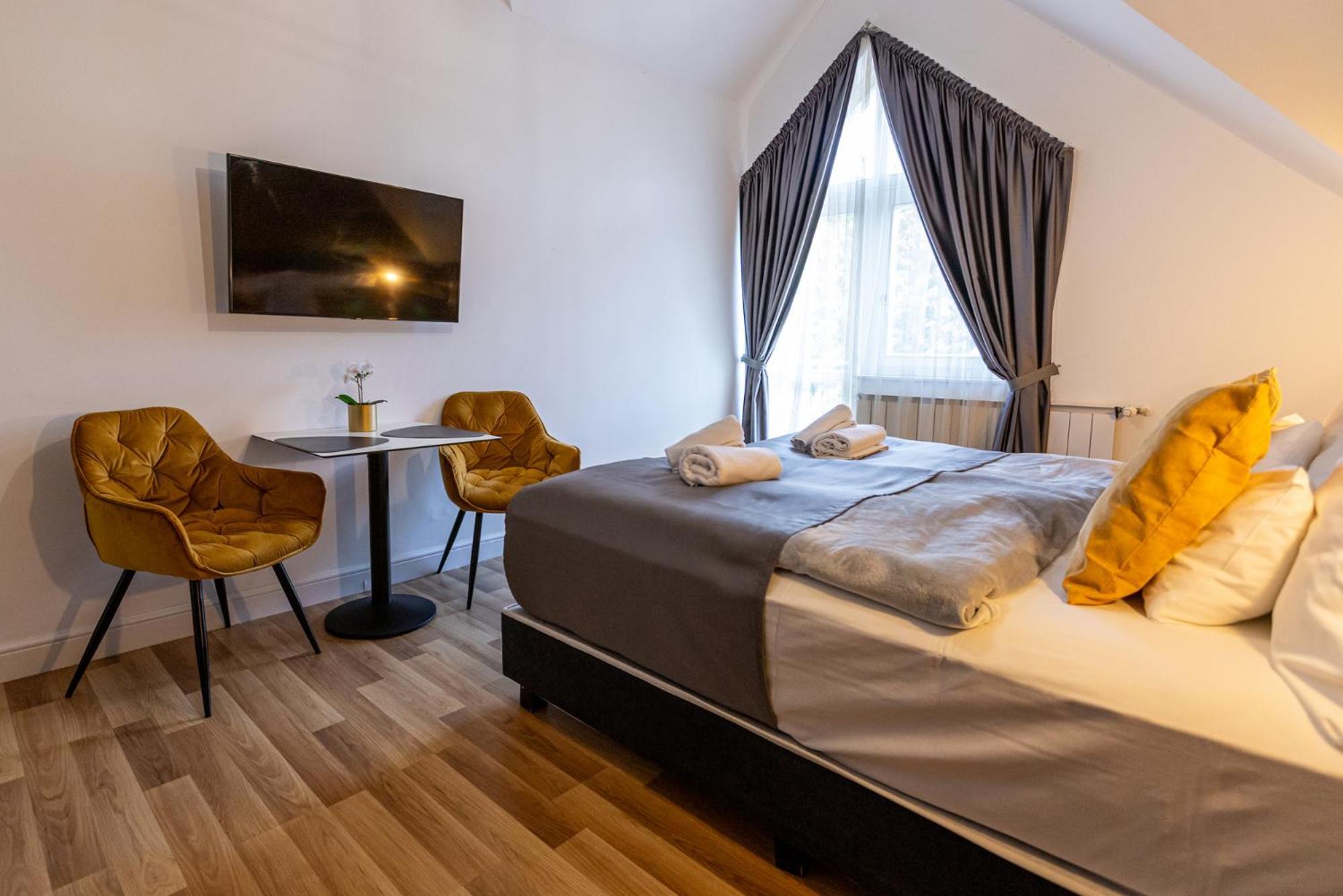 Balatonalmádi Hotel Clariss מראה חיצוני תמונה
