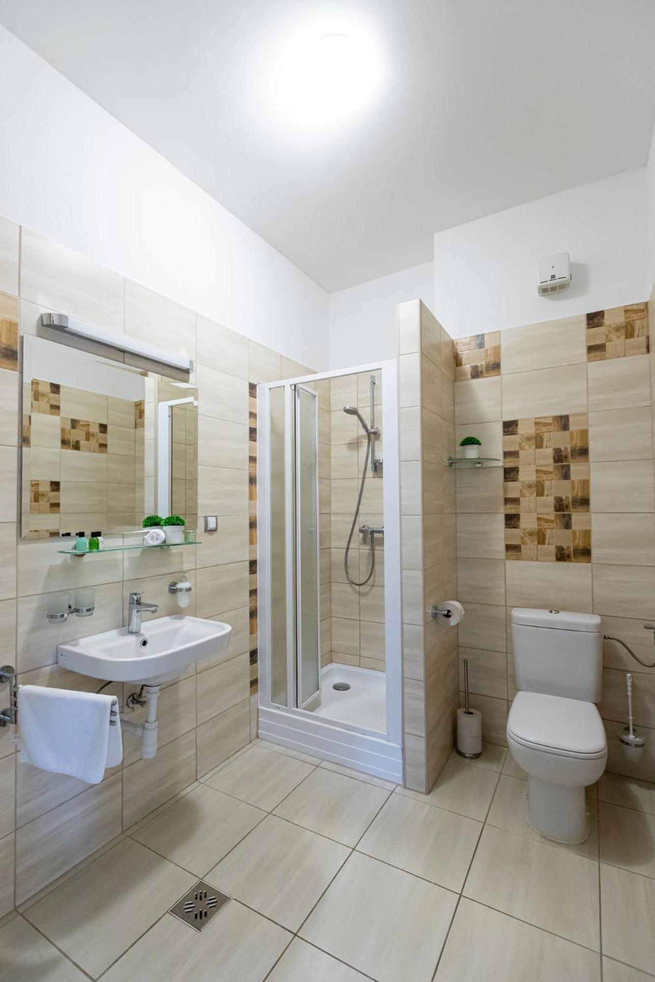 Balatonalmádi Hotel Clariss מראה חיצוני תמונה